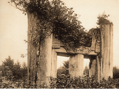 A HAIDA CHIEF'S TOMB AT YAN EDWARD CURTIS NORTH AMERICAN INDIAN PHOTO